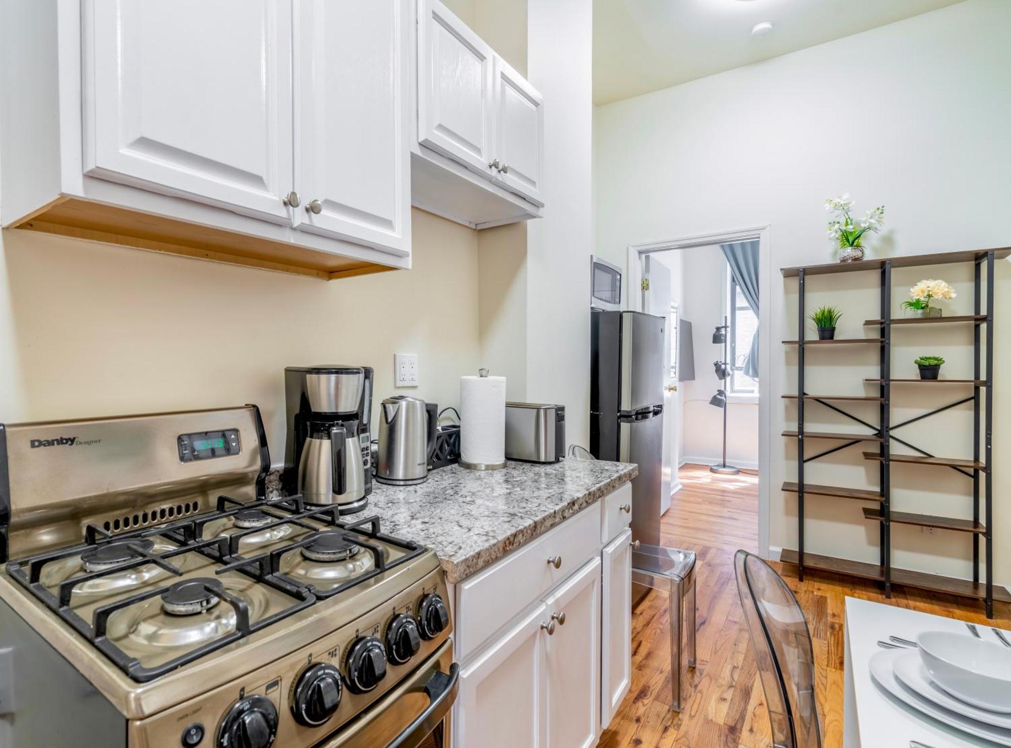 2 Bedroom Hidden Upscale Oasis Ню Йорк Екстериор снимка