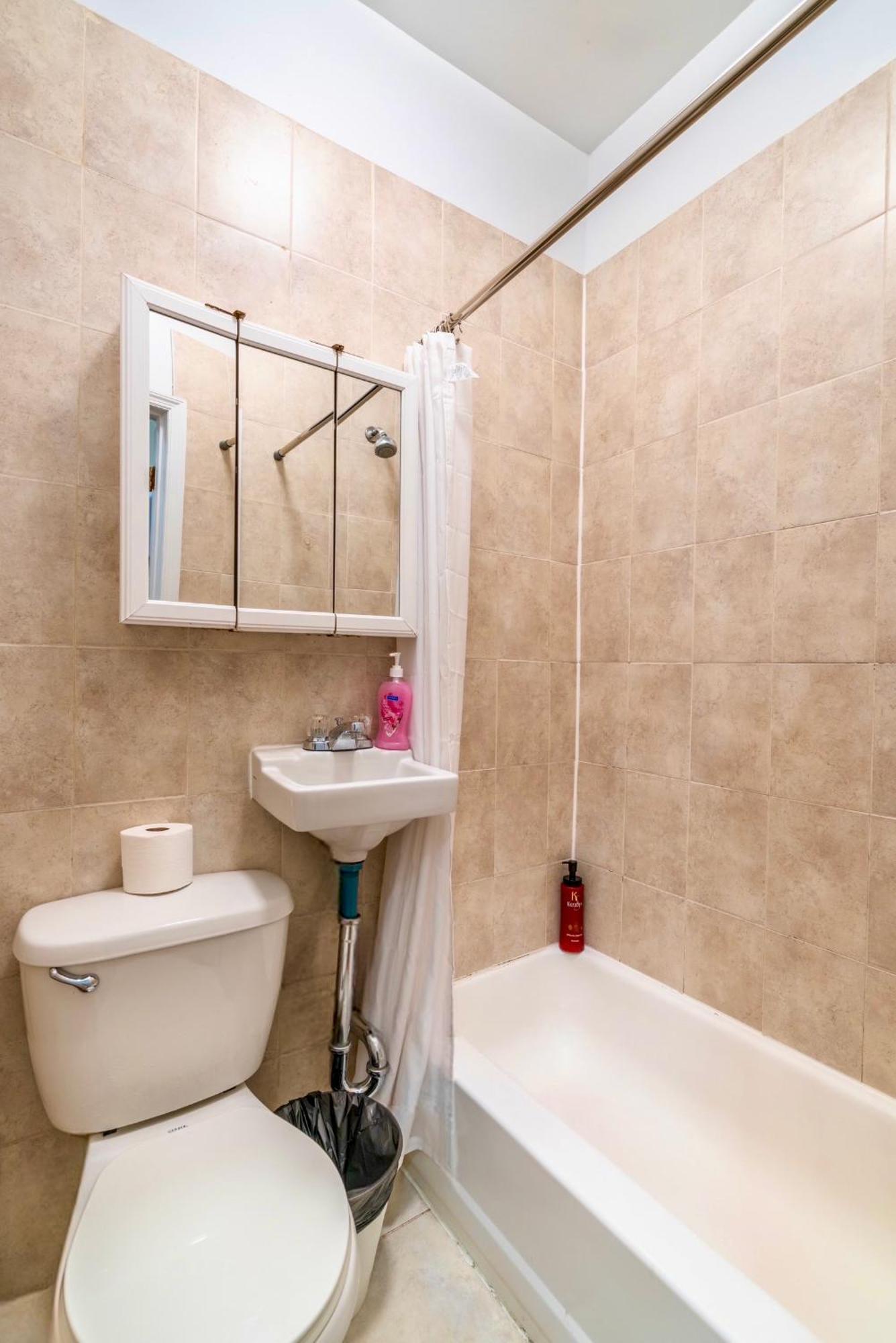 2 Bedroom Hidden Upscale Oasis Ню Йорк Екстериор снимка